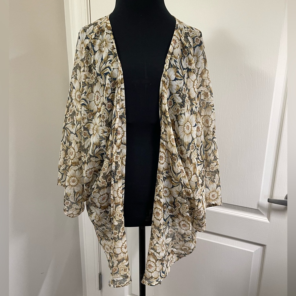 American Eagle Women's XS Sheer Blue and Cream Floral Kimono Cardigan (sku313)